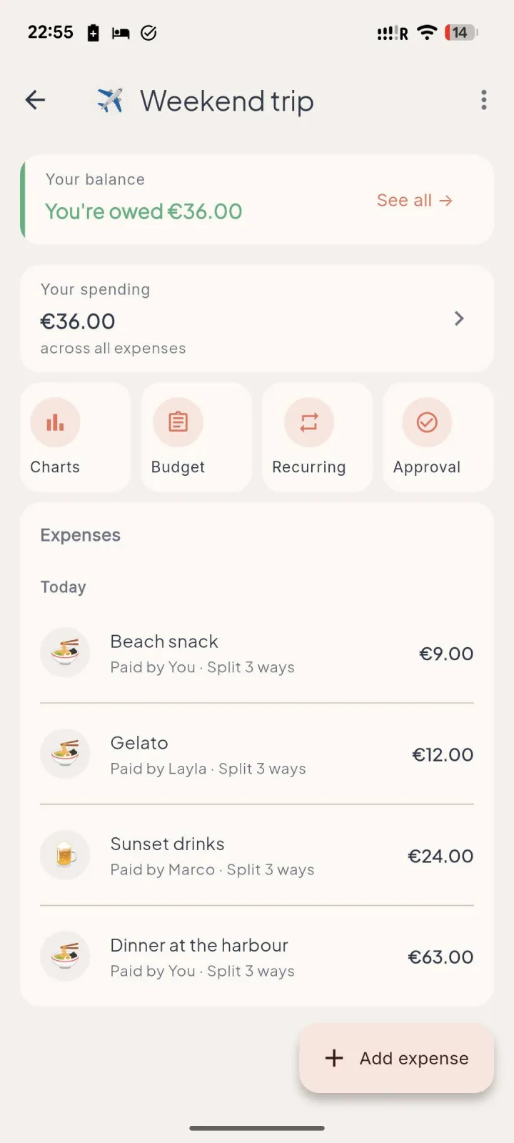 evvnly pokazuje listę wydatków z weekendowego wyjazdu — kolacja w porcie, drinki o zachodzie, lody i przekąska na plaży.